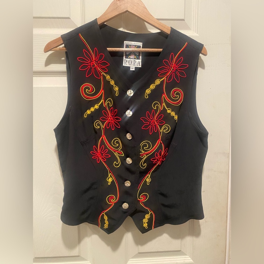 Hairstone Roberson Floral Embroidered Women's Vest. Size M